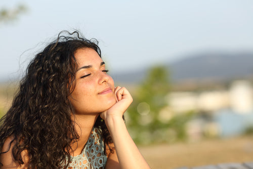 a complete guide to applying sunscreen to your face - Hawaiian Tropic